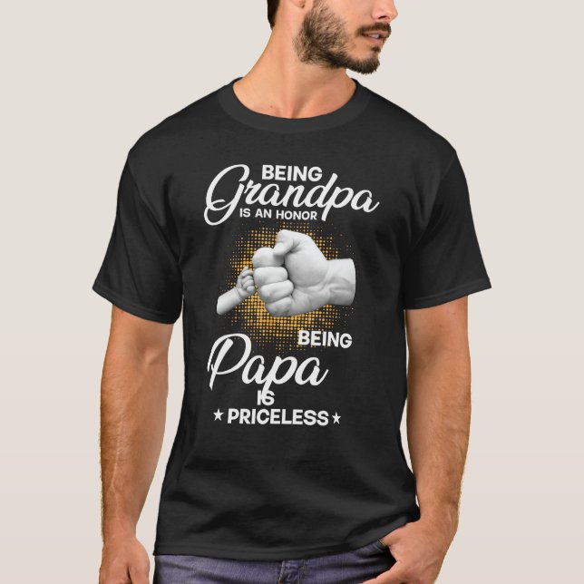Camiseta Being Grandpa Is An Honor Being Papa Is Priceless (Anverso)