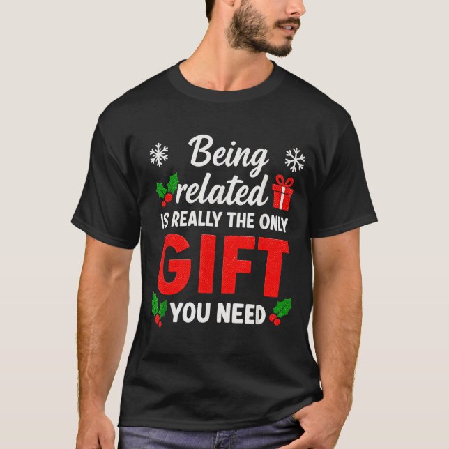 Camiseta Being Related To Me Funny Christmas Family Xmas Pa (Anverso)