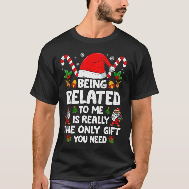 Camiseta Being Related To Me Funny Christmas Family Xmas Pa (Anverso)