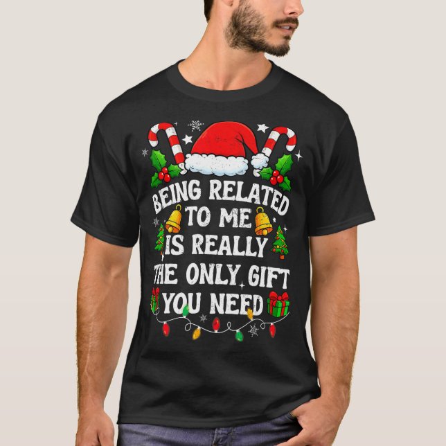 Camiseta Being Related To Me Gift Funny Christmas Family Xm (Anverso)
