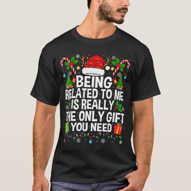 Camiseta Being Related To Me Is Really The Only Xmas Funny  (Anverso)