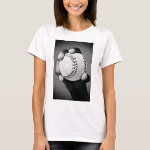 Camiseta béisbol en mano