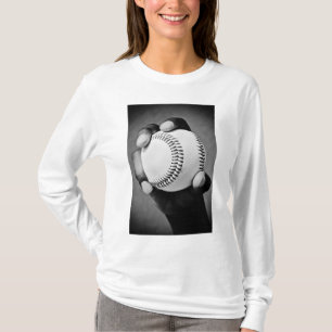 Camiseta béisbol en mano