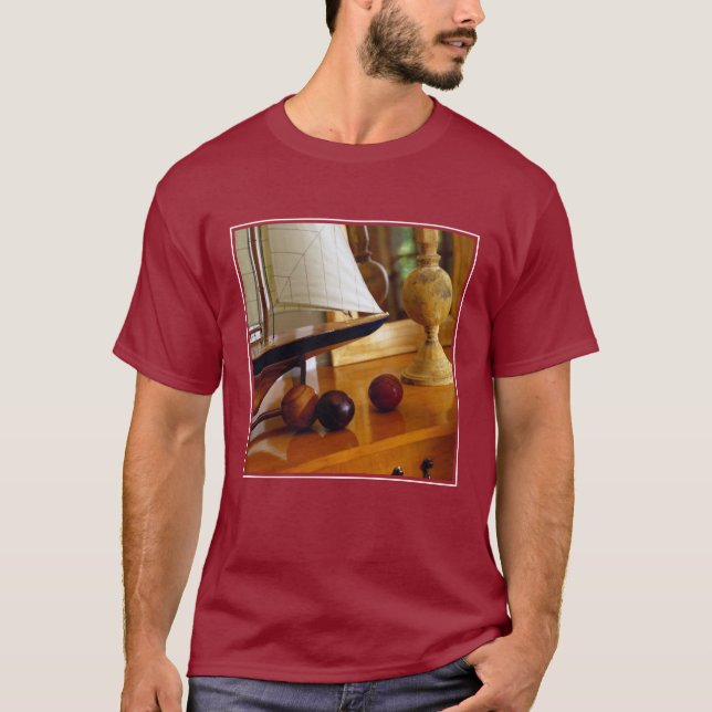 Camiseta Béisboles antiguos en una tabla por un velero (Anverso)