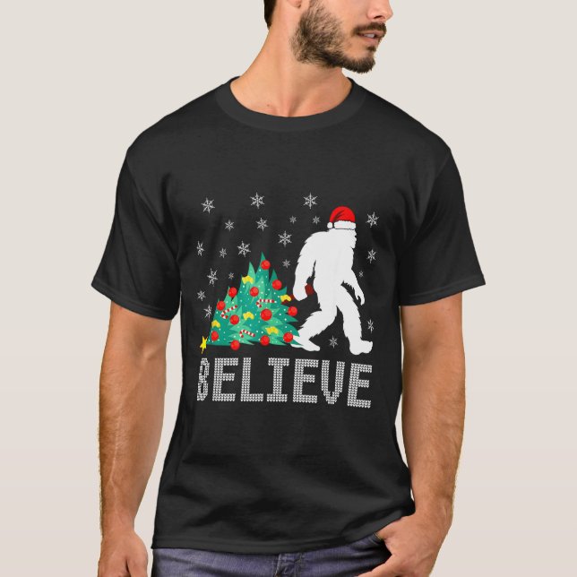 Camiseta Believe Bigfoot Sasquatch Santa Reindeer Christmas (Anverso)