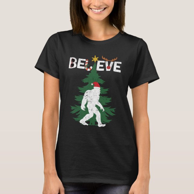 Camiseta Believe Bigfoot Sasquatch Yeti Christmas Hat (Anverso)