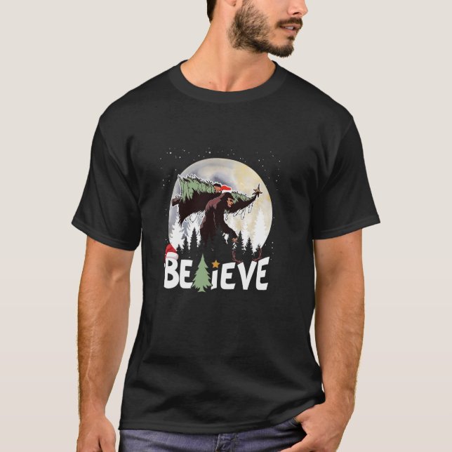 Camiseta Believe Bigfoot Sasquatch Yeti Santa Hat Navidades (Anverso)