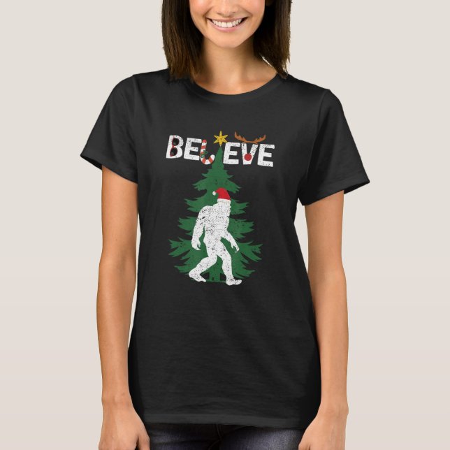Camiseta Believe Bigfoot Sasquatch Yeti Santa Hat Navidades (Anverso)
