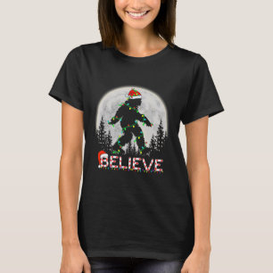 Camiseta Believe Candy Cane Sasquatch Santa Bigfoot Luces