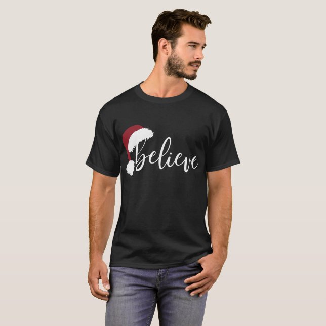 Camiseta Believe Christmas Shirt | Holiday Santa Hat (Anverso completo)