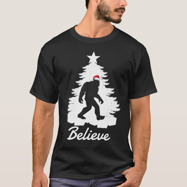 Camiseta Believe In Bigfoot Christmas Sasquatch Santa Hat (Anverso)