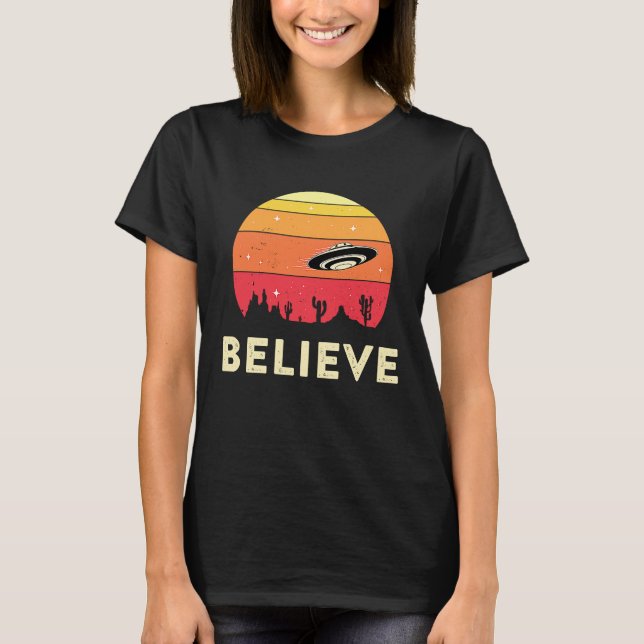 Camiseta Believe In UFOs UFO Believer Alien Ufology Flying  (Anverso)