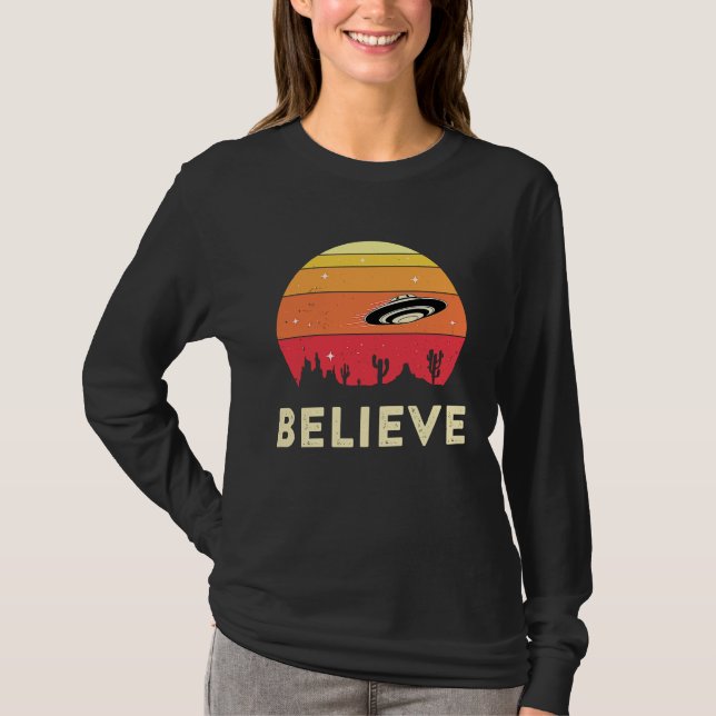 Camiseta Believe In UFOs UFO Believer Alien Ufology Flying  (Anverso)