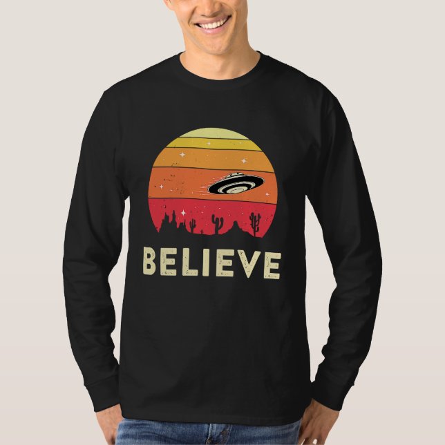Camiseta Believe In UFOs UFO Believer Alien Ufology Flying  (Anverso)