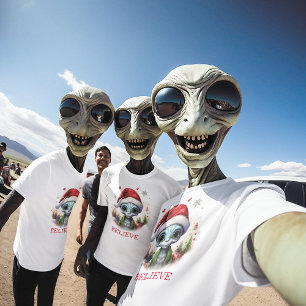 Camiseta Believe Navidades Alien