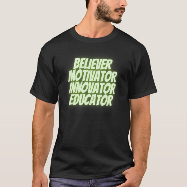 Camiseta Believer Motivator Innovator Educator Retro Teache (Anverso)