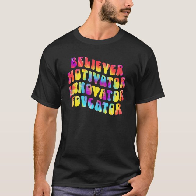 Camiseta Believer Motivator Innovator Educator Tie dye Teac (Anverso)