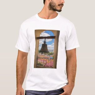 Camiseta Bell en una torre de la iglesia, Cuba