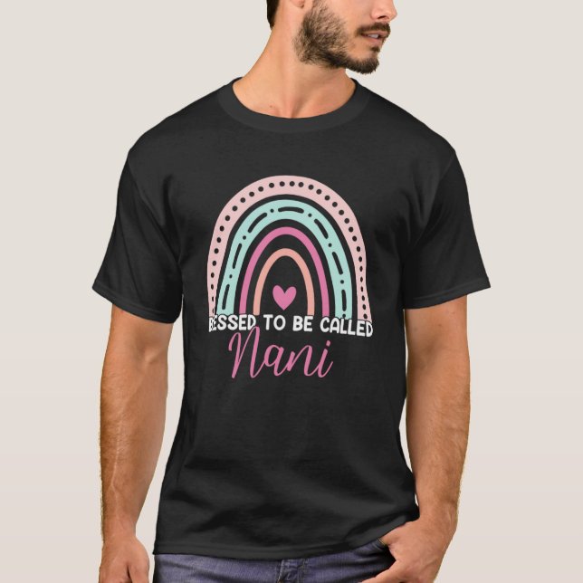 Camiseta Bendita Bendición Ser Llamada Nani Rainbow Mom Abu (Anverso)