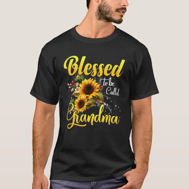 Camiseta Bendita Por Ser Llamada Abuela Girasol 2 (Anverso)