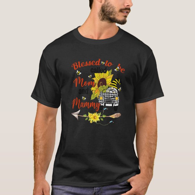 Camiseta Bendita Por Ser Llamada Mammy Gnome Sunflower Moth (Anverso)