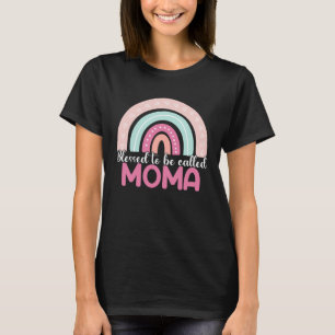 Camiseta Bendita Por Ser Llamada Moma Día de la Madre Arcoi