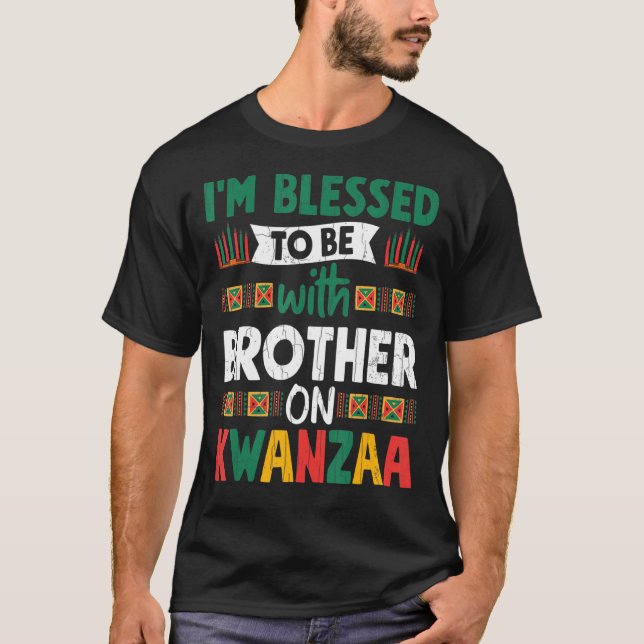Camiseta Bendito Con Hermano En Kwanzaa Divertido Africano  (Anverso)
