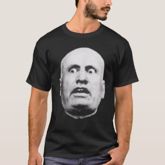Camiseta Benito Mussolini está impactado