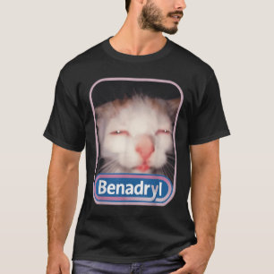 Camiseta Benny Benny Cat Benadryl &amp; Gracioso
