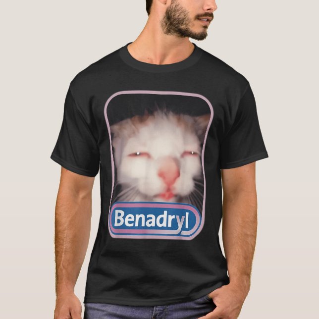 Camiseta Benny Benny Cat Benadryl &amp; Gracioso (Anverso)