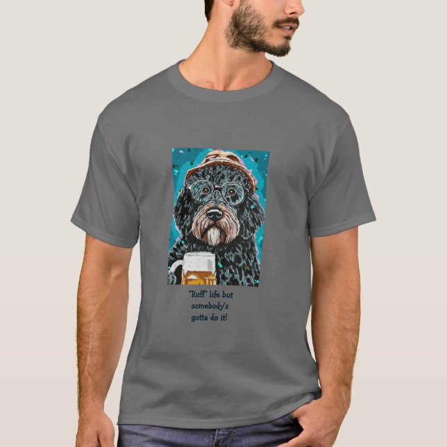 Camiseta Bernedoodle sostiene una taza de cerveza (Anverso)