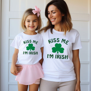 Camiseta Bésame mi Día de las Mujeres Verdes Irlandesas