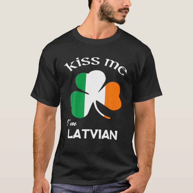 Camiseta Bésame soy el letón Shamrock Latvia St. Patrick's (Anverso)