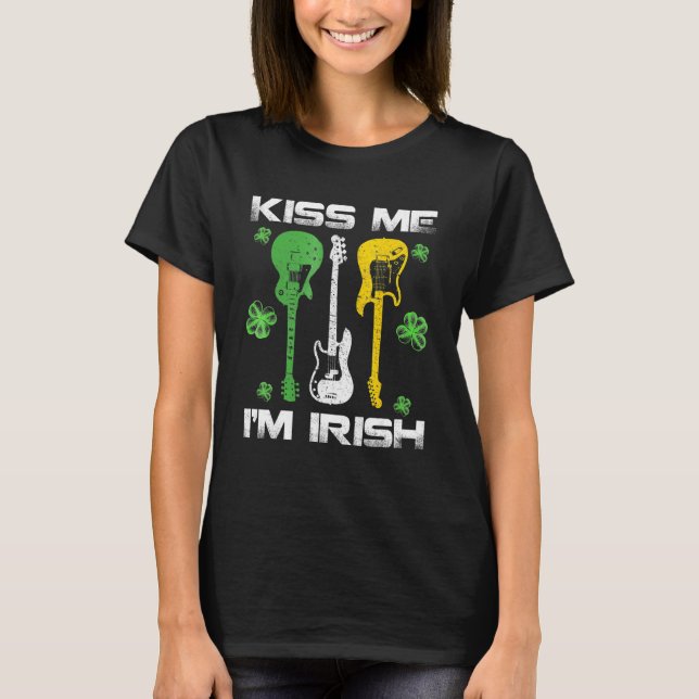 Camiseta Bésame soy irlandés con guitares Shamrock por St P (Anverso)