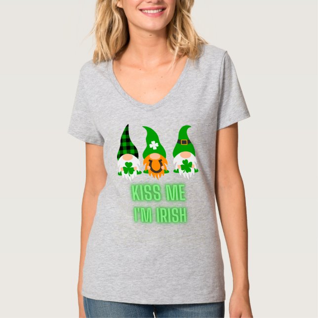 Camiseta Bésame soy irlandés St. Patrick's Day Gnome Shamro (Anverso)