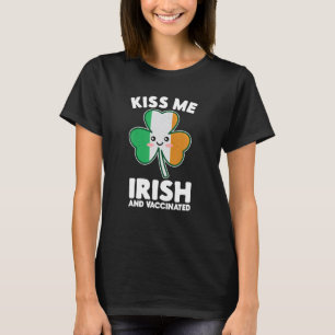 Camiseta Bésame soy irlandés y vacunado el Día de San Patri