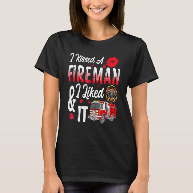 Camiseta Besé A Un Bombero Que Me Gustaba. (Anverso)