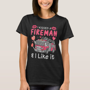 Camiseta Besé a un bombero y me gusta el Wif de un bombero