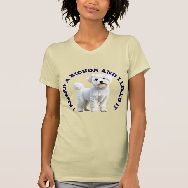 Camiseta Besé a un cachorro de Bichon Frise (Anverso)