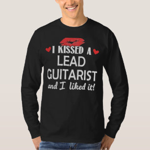 Camiseta Besé a un guitarista principal casado con citas en