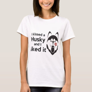 Camiseta "Besé a un Husky y me gustó" Womens Tee