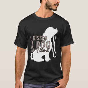 Camiseta Besé A Un Perro Y Me Gustaron Los Perros Guay