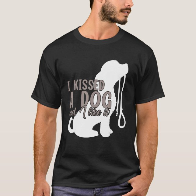 Camiseta Besé A Un Perro Y Me Gustaron Los Perros Guay (Anverso)