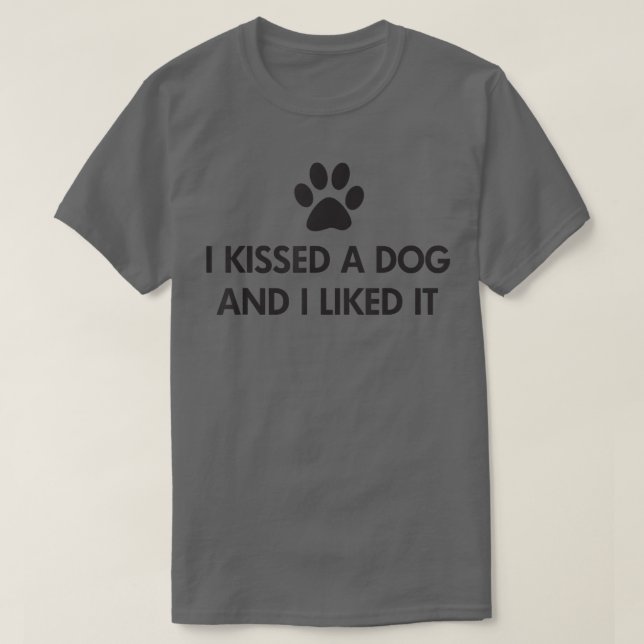 Camiseta Besé a un perro y me gustó  (Diseño del anverso)