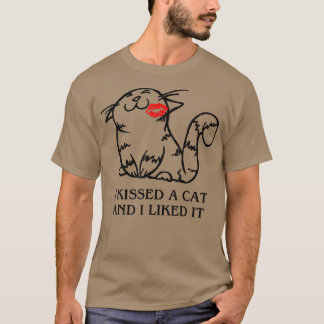 Camiseta Besé Un Gato Y Me Gustaron Los Gatos Y Labios Grac
