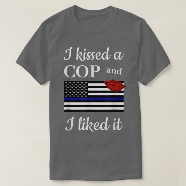 Camiseta Besé un policía y me gustó la esposa de policía Gi (Diseño del anverso)