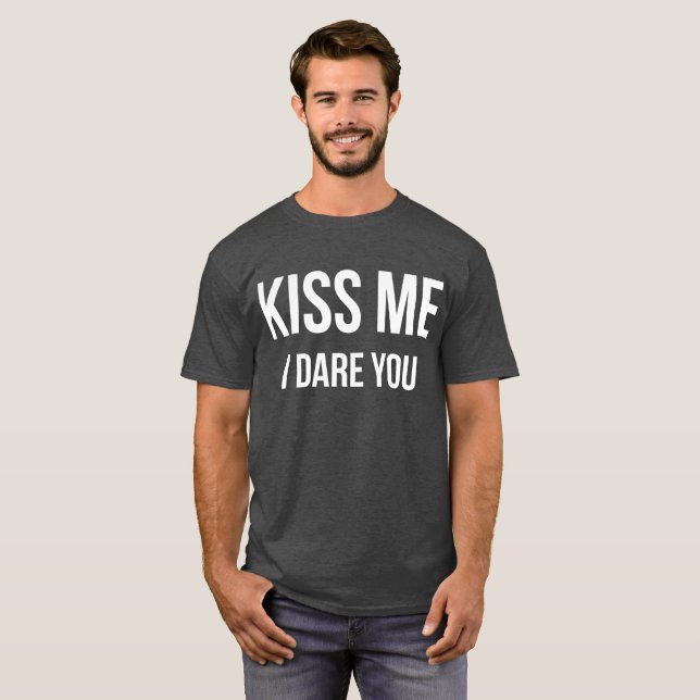 Camiseta Béseme que me atrevo le humor que liga divertido (Anverso completo)