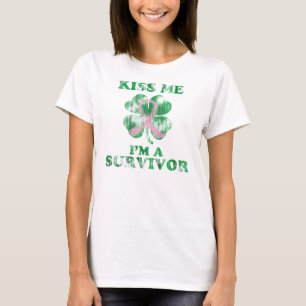 Camiseta Béseme que soy un cáncer de pecho irlandés del