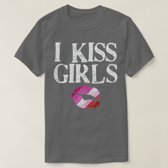 Camiseta Beso a Chicas Orgullo Lesbiano Levanta Bandera Gay (Diseño del anverso)