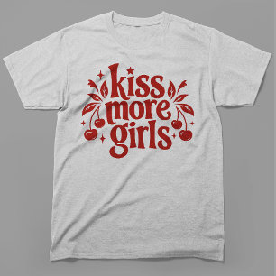 Camiseta Besos a Más Chicas Tipografía Cereza Retro